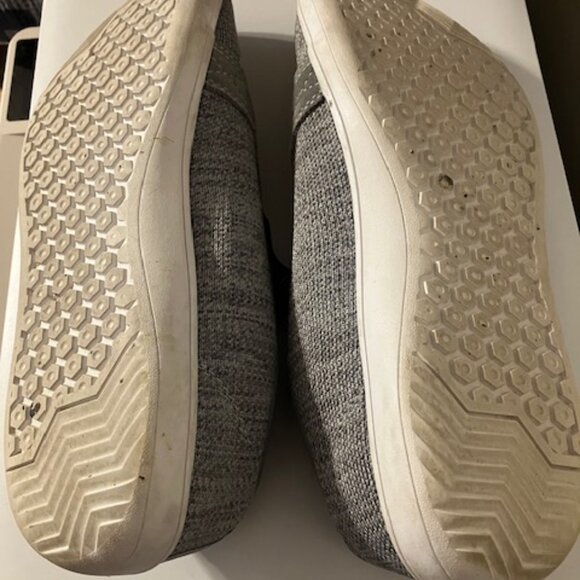 Size 11 Whitten Sneakers-Shoes gray color - Picture 3 of 3